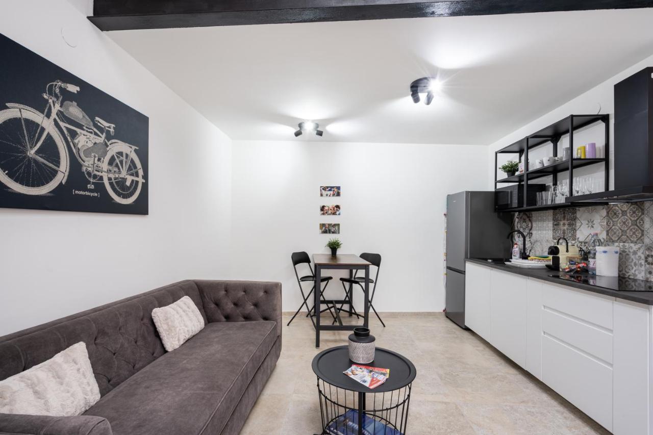 Studio Station With Gallery Budapest Luaran gambar